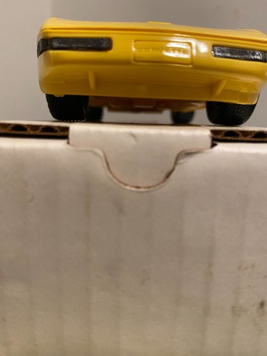 Chevrolet Corvette ZR-1 1995 escala 1/24 AMT/Ertl modelo amarillo de promoción - Imagen 13 de 20