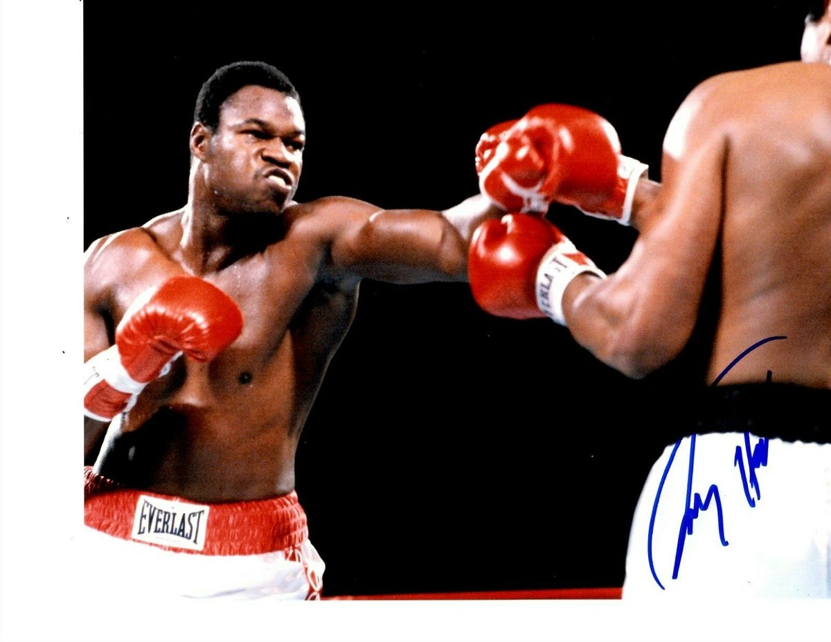 BOXING CHAMPION LARRY HOLMES SIGNED THE EASTON ASSASSIN 8X10