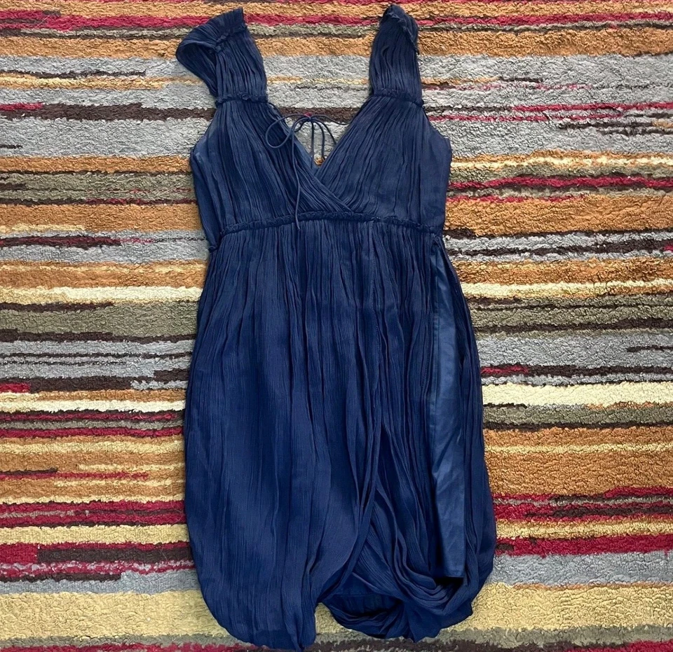 Vestido feminino de seda Vera Wang etiqueta lavanda tamanho médio azul sem mangas curto  - Imagem 2 de 4