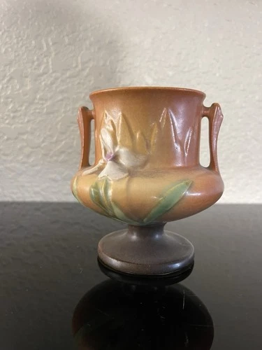 ROSEVILLE IRIS VASE