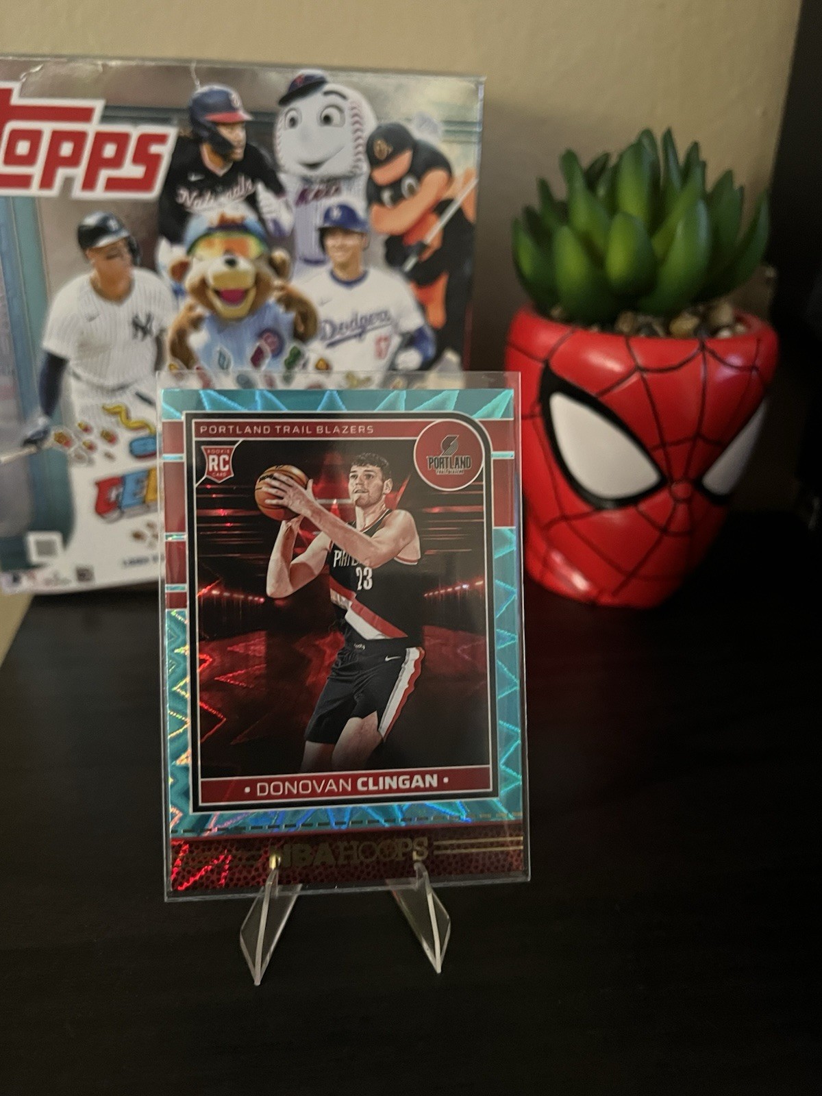 2024-25 NBA Hoops #237 Donovan Clingan Teal Explosion Rookie Card (RC)