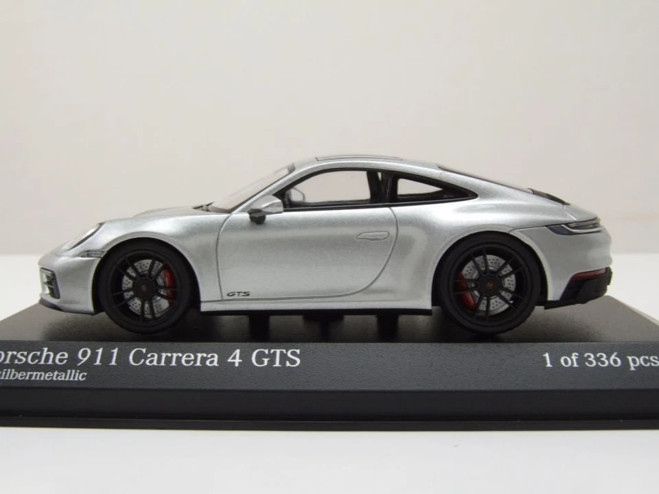 Porsche 911 992 Carrera 4 GTS 2021 Argento Modellino 1:43 Minichamps - Immagine 3 di 4