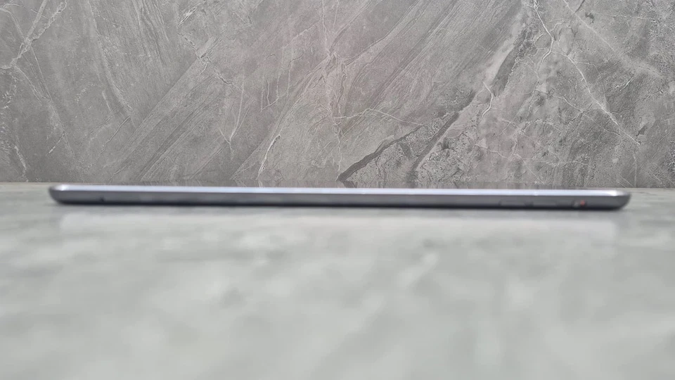 Apple iPad Air 2nd Generation A1475 12GB WiFi + Cellular  9.7"Apple A7 processor - Image 2 of 4