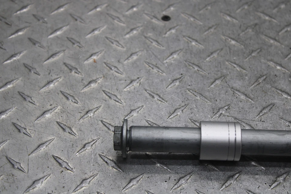 BMW K1200RS 2004 ABS EJE DE RUEDA DELANTERA  Foto 2 de 4