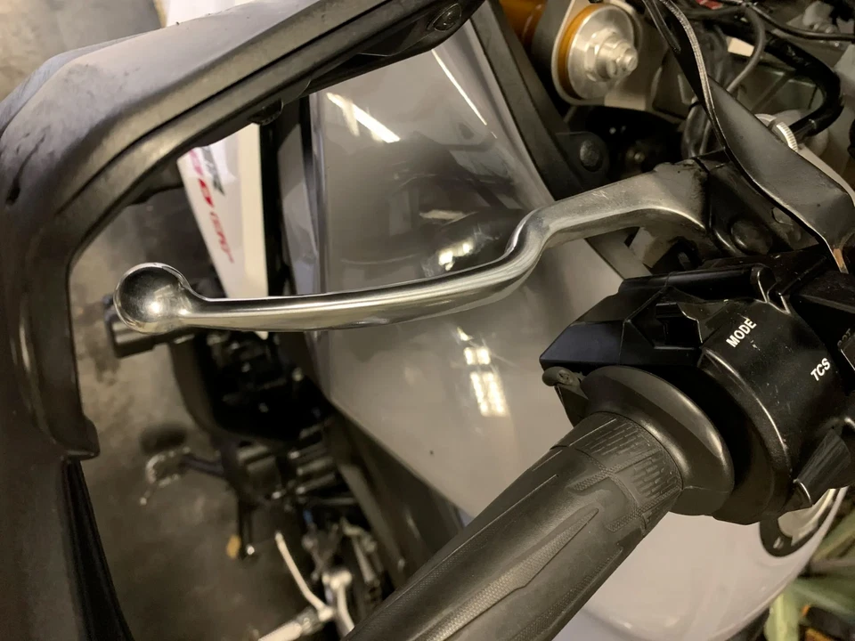 Left Clutch Lever For YAMAHA YZF R6 R6S R7 R1 R1M R1S XJ6 F/FA S/SA Diversion - Image 2 of 4