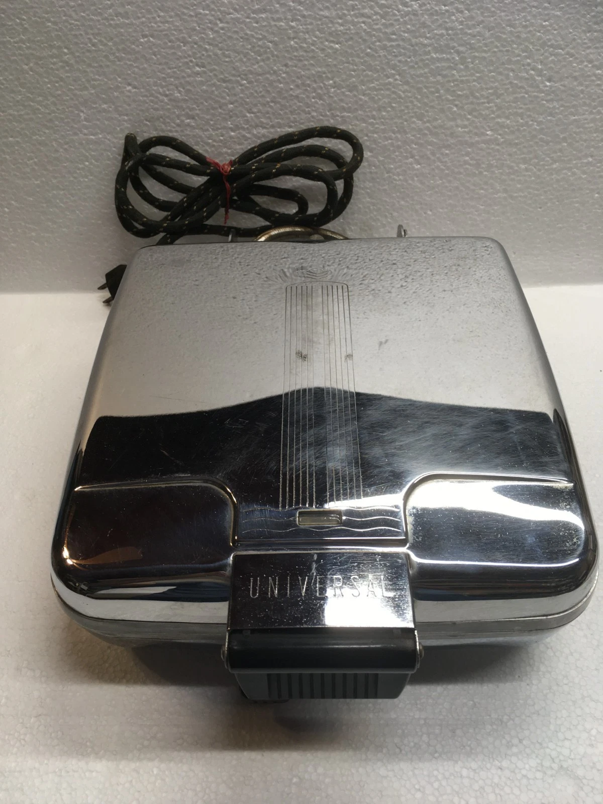 Vintage Universal by Landers, Frary & Clark 4 Square Waffle Maker Iron EA 3801