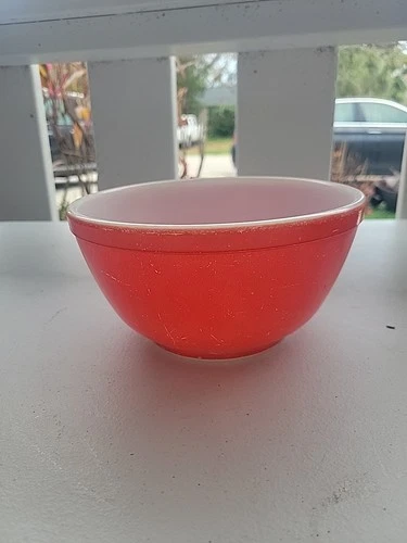 PYREX Vintage 1 And 1/2 Quart Mixing Bowl Primary