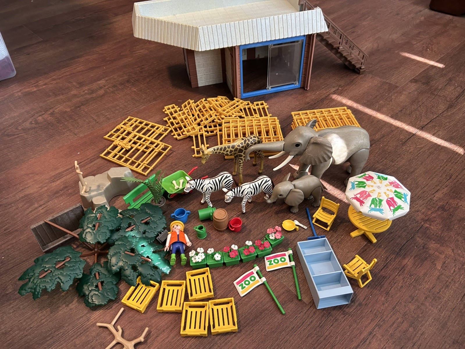 Playmobil Zoo Play Set 3634 not complete 