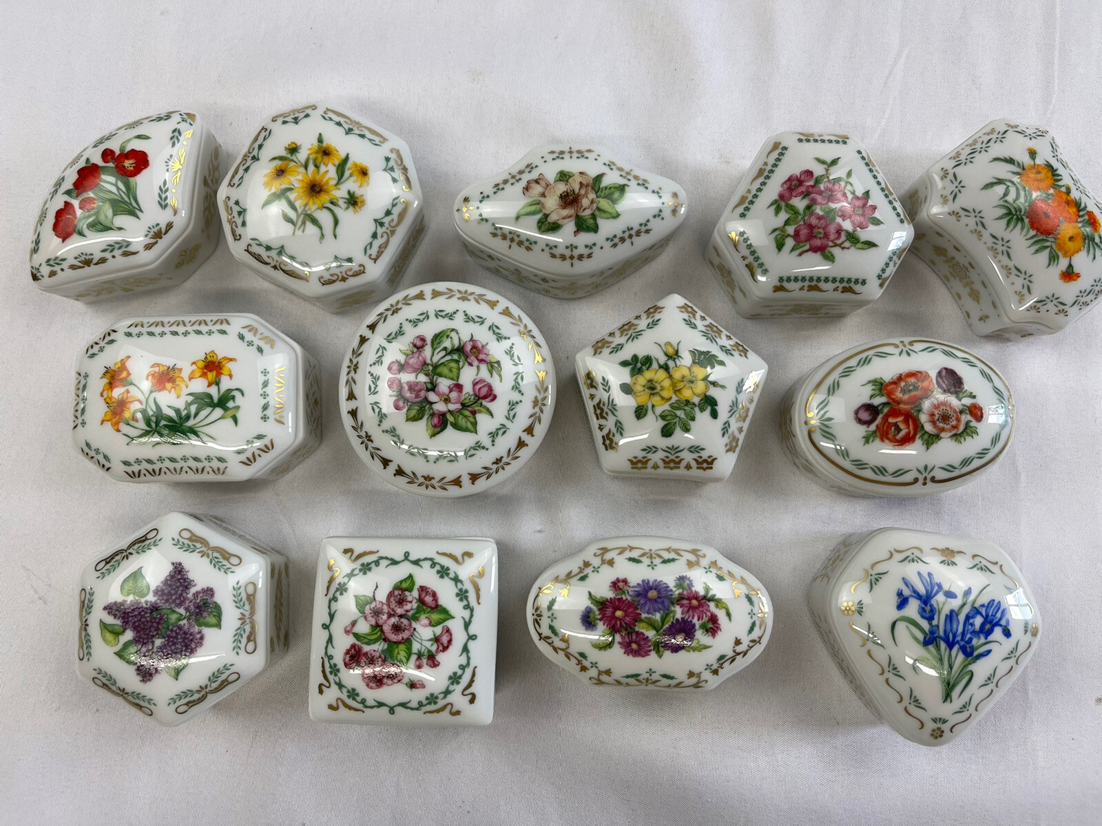 DAR 1981 Complete Set Of 13 Flowers Of Colonial America Trinket Box EUC