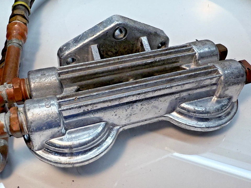 MONTAJE DE FILTRO DE ACEITE CON ALETAS REMOTAS DE COLECCIÓN PUERTOS DOBLES PRO STREET 427 Hot Rat Rod B46 Foto 3 de 4