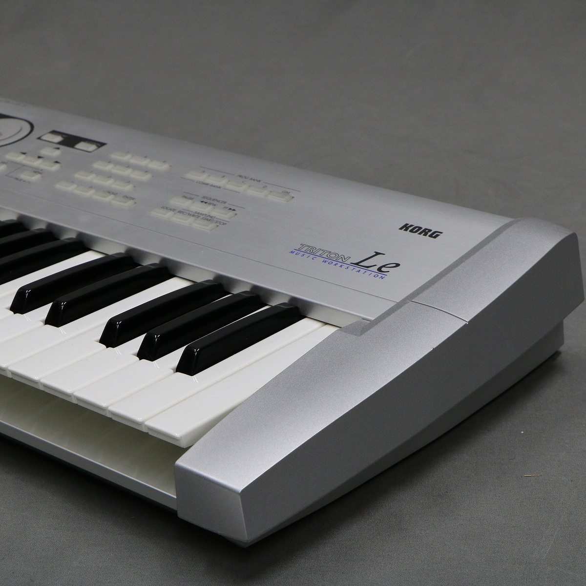 KORG シンセサイザー 61鍵盤 TRITON Le61 Korg Triton LE 61 | zZounds