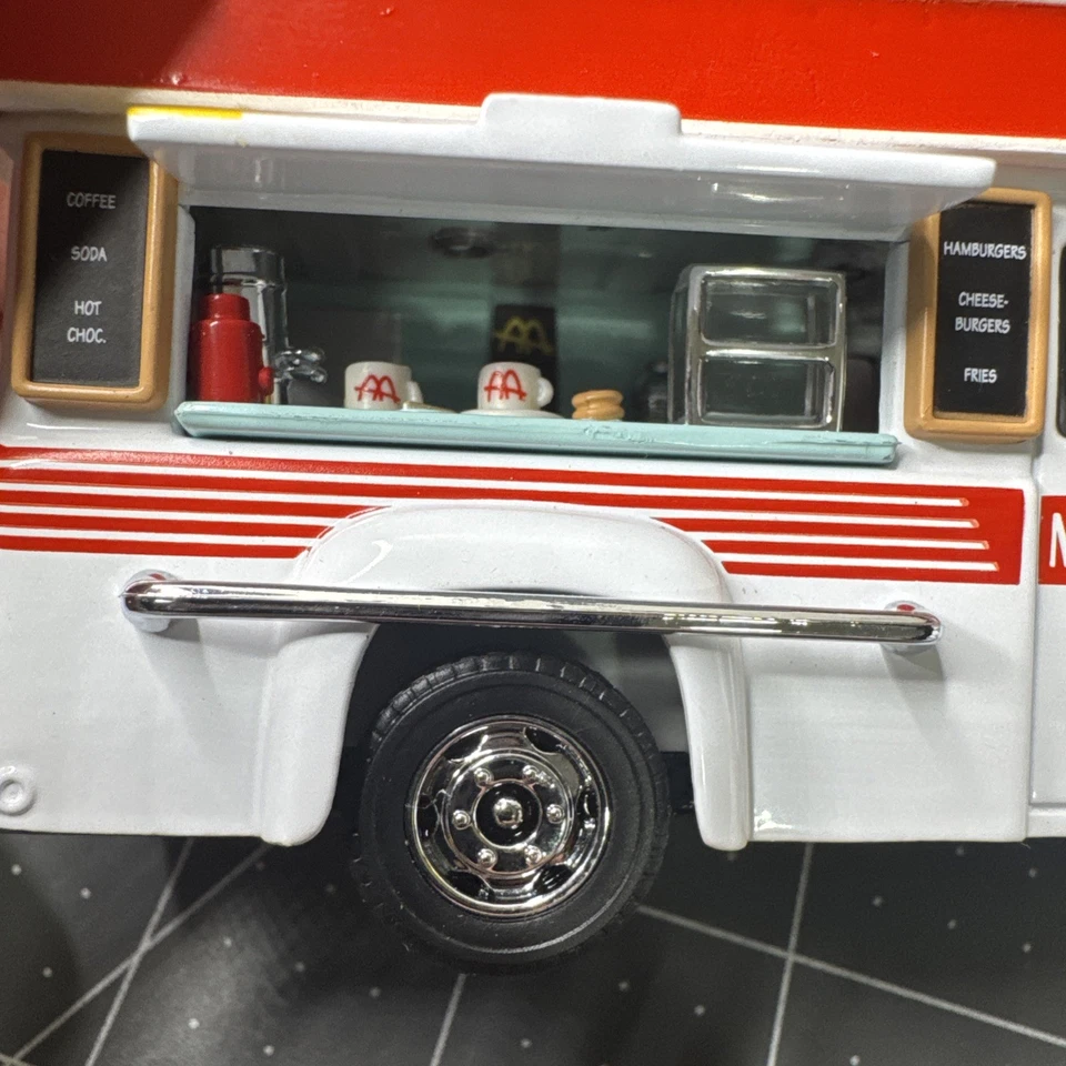 火柴盒麦当劳 1948 道奇 Route Van 特别版带盒 — 第 2/4 张图片