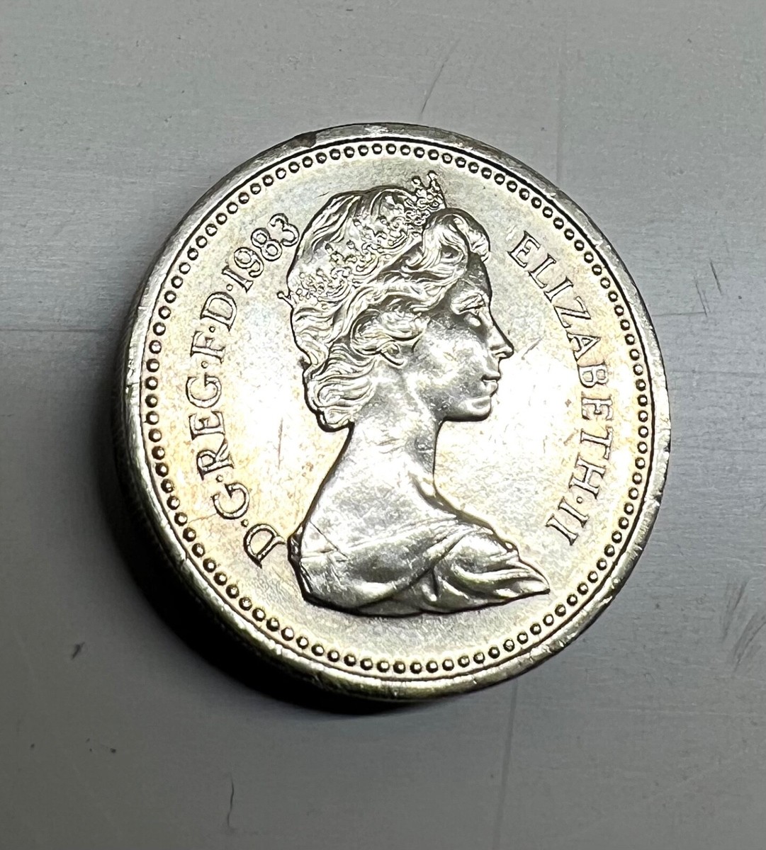 コレクション old coin of queen elizabeth II Rare 1983 UK Queen Elizabeth II One Pound coin Upside down