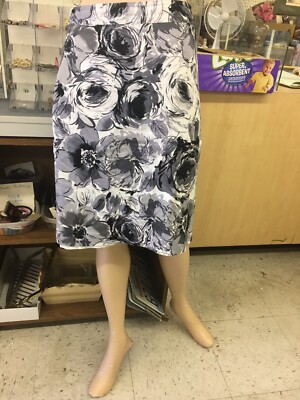 Van Heusen Studios Floral Skirt Gray Scale Size 10 Pencil Pre Owned