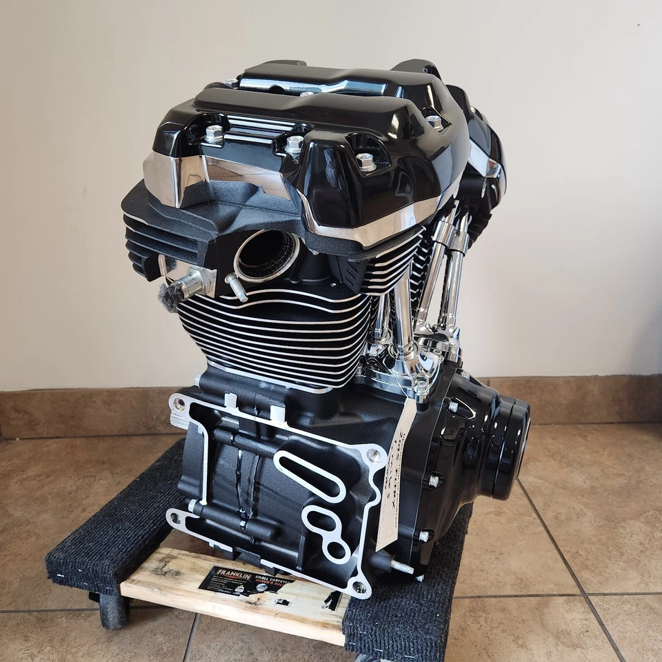 Conjunto de motor Harley-Davidson 2024-2025 Road/Street Glide M8 117Ci 7 millas Foto 3 de 4