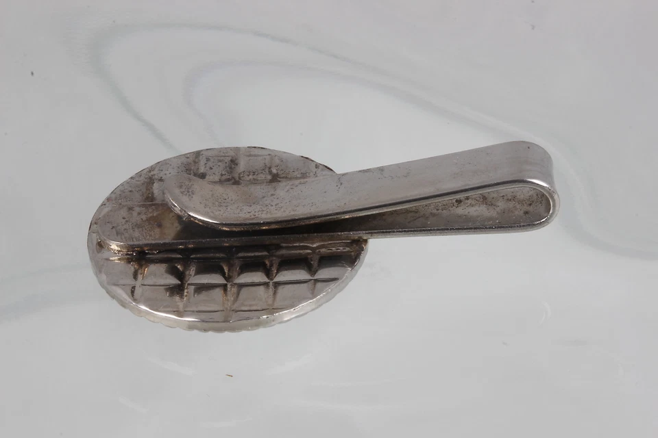 SILVERTONE COMEDY TRAGEDY THEATRE MASKS TIE BAR CLIP 6678 - Image 2 of 2