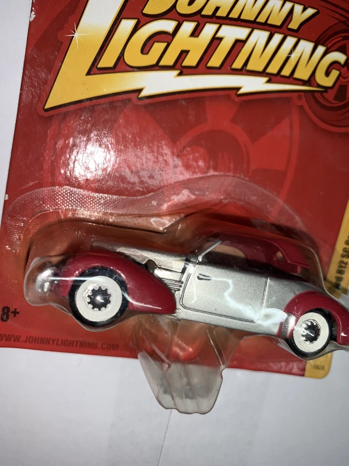 Johnny Lightning 1937 Cord 812 SC Convertible Red & Silver Forever 64 2011 Rel 7 - Image 3 of 4