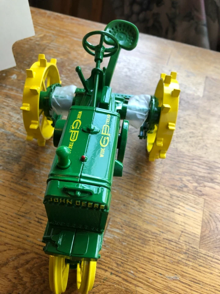 Juguete John Deere 1930 P edición especial para 2 cilindros Expo V en 1995 con caja exterior Foto 4 de 4