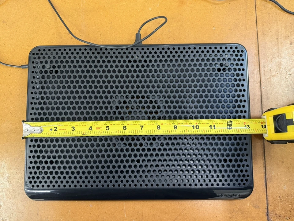 Almohadilla de enfriamiento para computadora portátil Targus con conexión USB modelo de 13 pulgadas AWE69US Foto 4 de 4