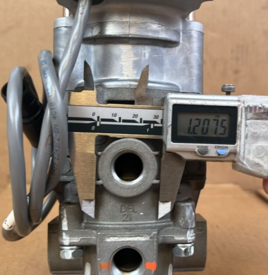 Bendix Foot Brake Valve Assembly P/N T290181 | eBay