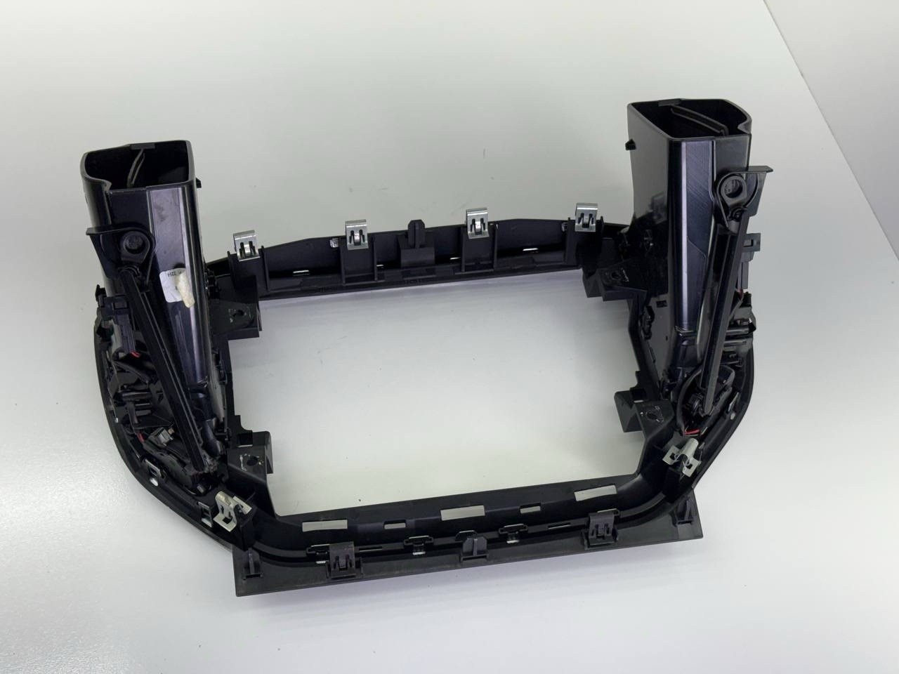 2014 - 2017 MASERATI GHIBLI RADIO SCREEN BEZEL AIR VENT 389