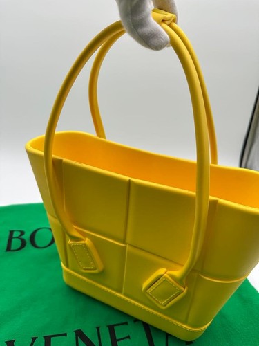 New BOTTEGA VENETA Arco Yellow Silicone Tote Bag Lightweight Cube Design Auth