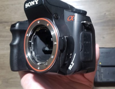 Sony Alpha DSLR-A200 10.2MP Digital SLR Camera 18-70mm Lens - READ
