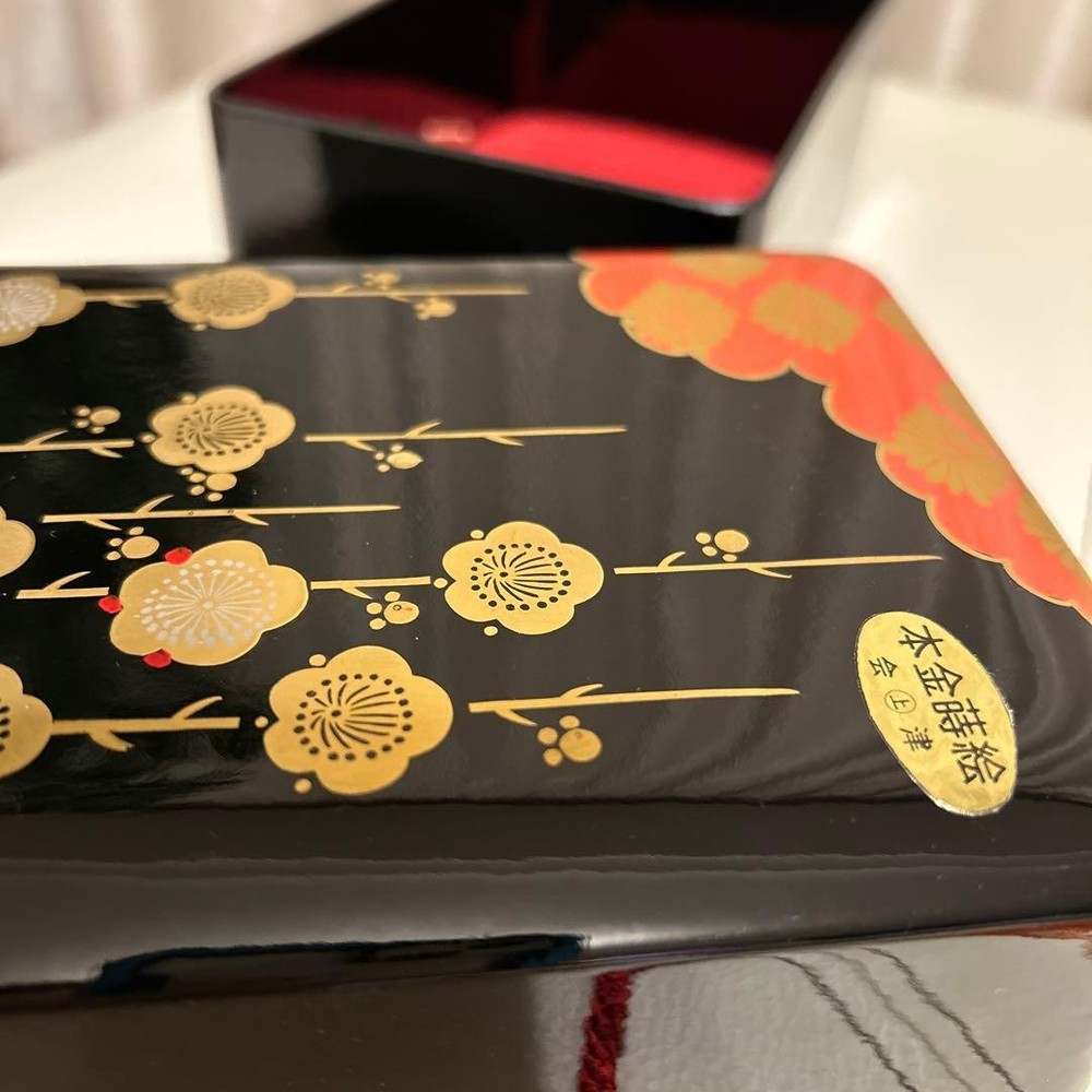 Jubako Bento Box Japanese Aizu genuine gold (pure gold) makie lacquer small box