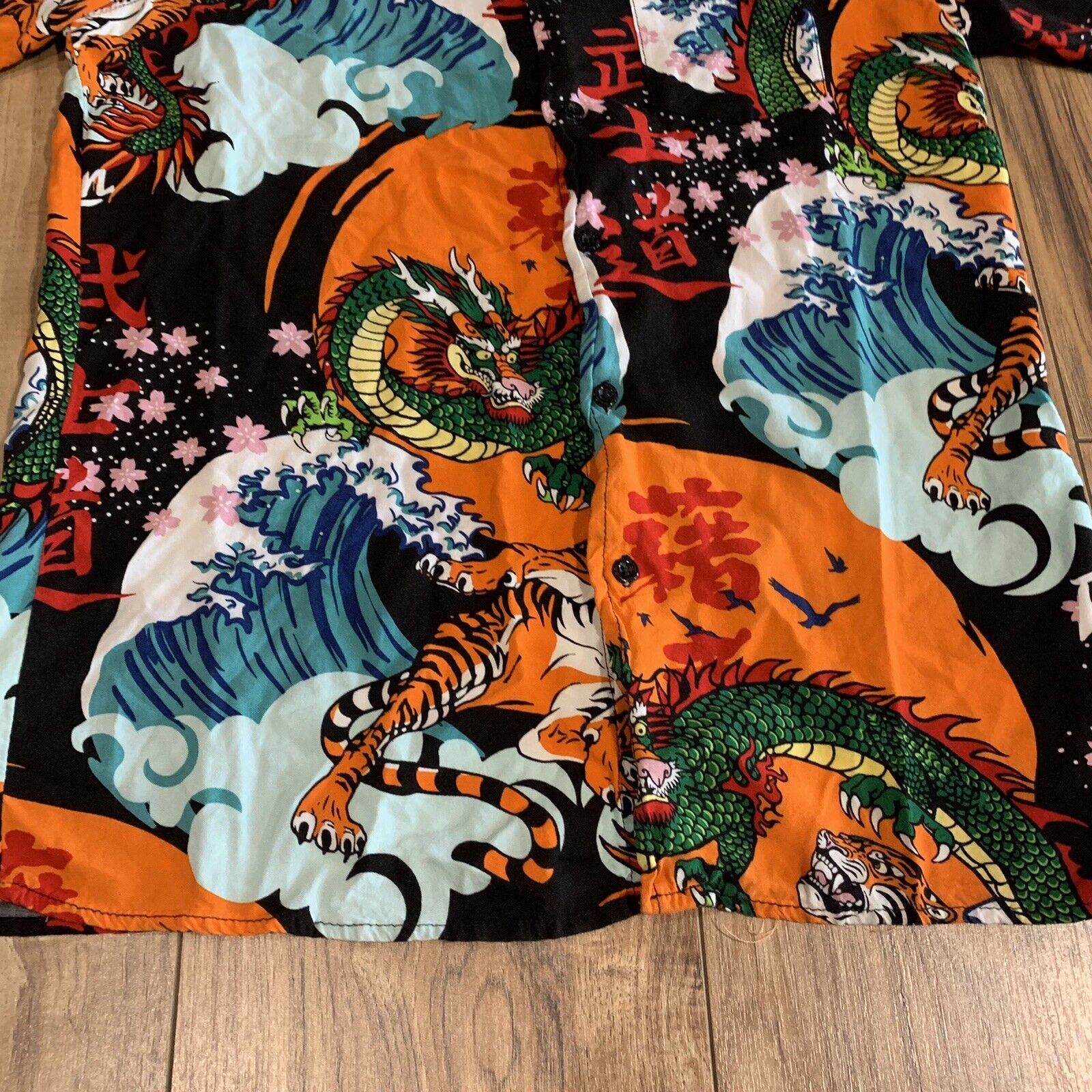 Reason Clothing Dragon vs Tiger Button Up Shirt Men’s Medium