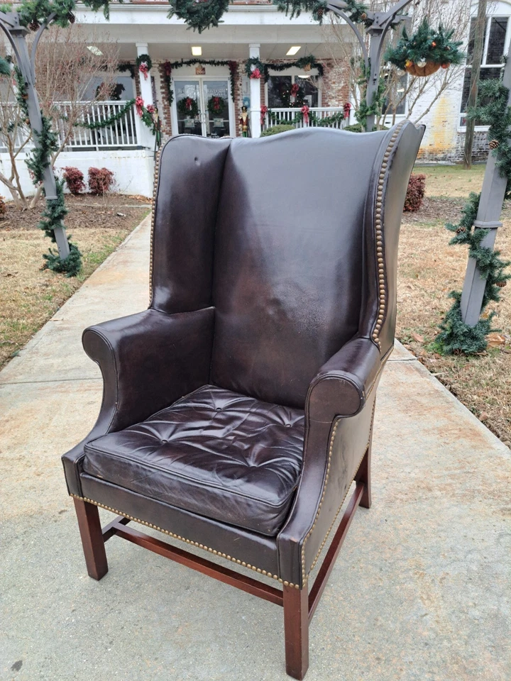  Silla inglesa de cuero con respaldo alado 20thc  Foto 3 de 4