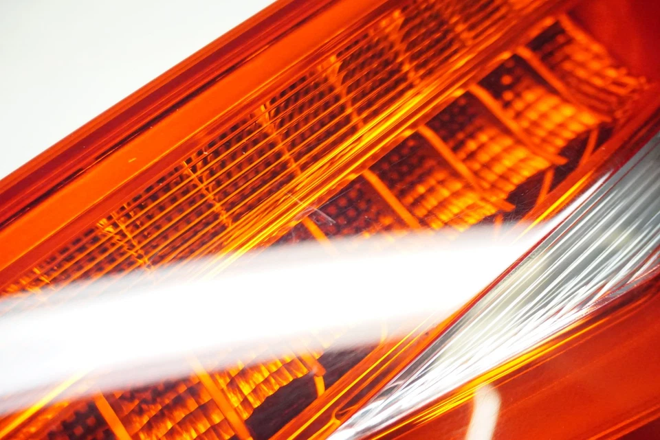 2013-2016 AUDI S4 RIGHT LED TRUNK BRAKE LIGHT LAMP 8K5945094AD - Image 4 of 4