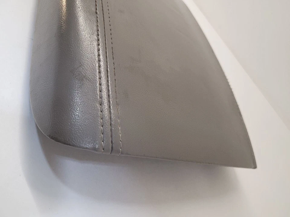 2003-2006 CHEVROLET SUBURBAN 1500 Front Floor Console Lid Gray 88986696    - Image 3 of 4