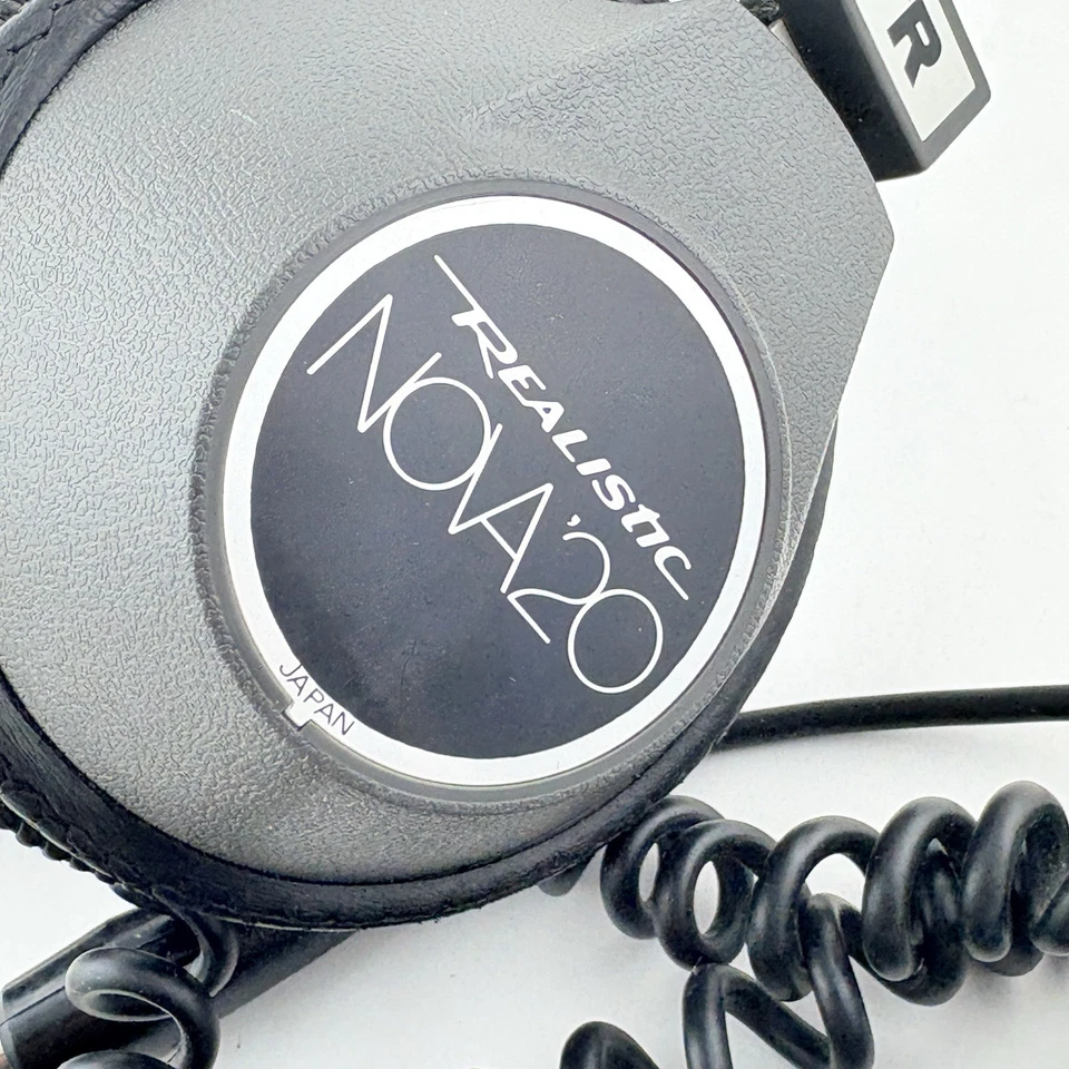 Auriculares de estudio estéreo vintage realistas Nova20 funcionando en ambos lados Foto 4 de 4