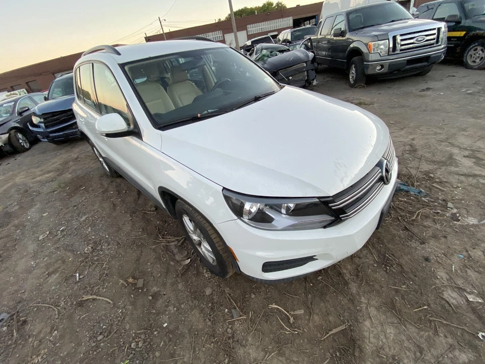 Used Air Cleaner Assembly fits: 2017 Volkswagen Tiguan 2.0L gasoline engine ID C Foto 3 de 4
