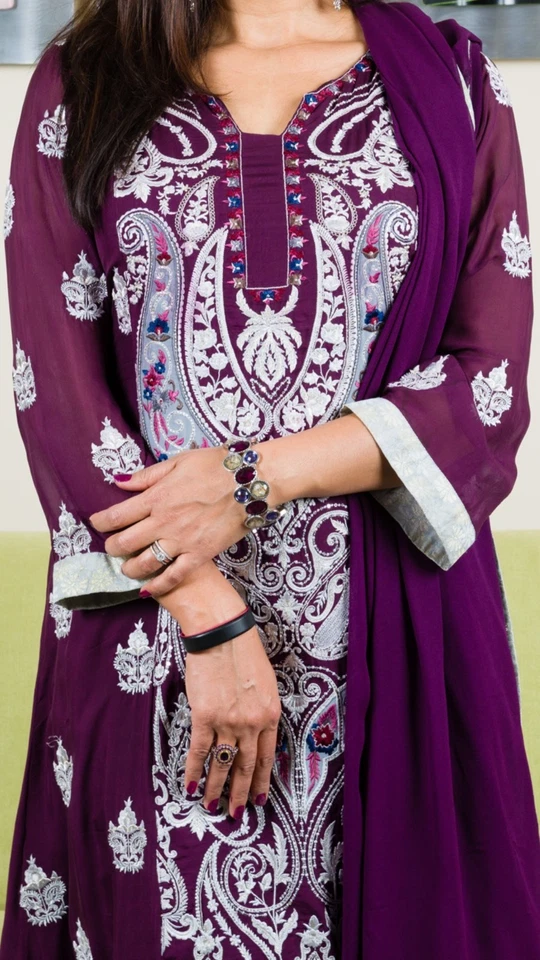 Threads And Motifs Sana Safinaz Asim Jofa Suffuse Maria B Sobia N Salwar Kameez - Image 4 of 4