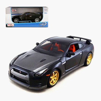 Nissan gtr 1 24