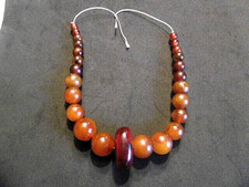collier perles bakelite vintage