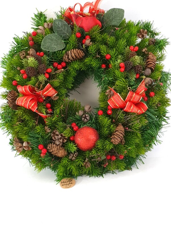 Produktbild von Türkranz Tischkranz Kranz Wandkranz Mit Zapfen, Glöckchen Und Beeren Handarbeit ø 35 Cm - Herbst - Willkommensgruß (Art.H31