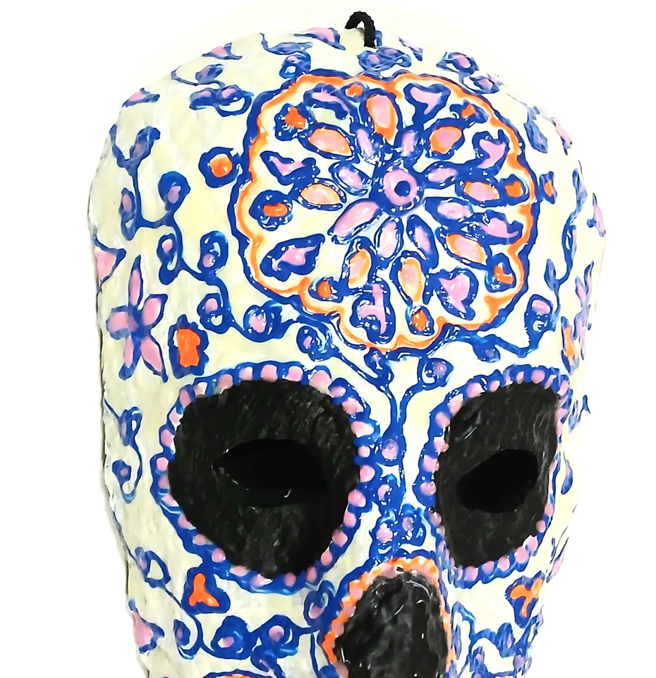 Day of the Dead 骷髅面具在黑暗中发光 - 一种糖头骨 — 第 4/4 张图片