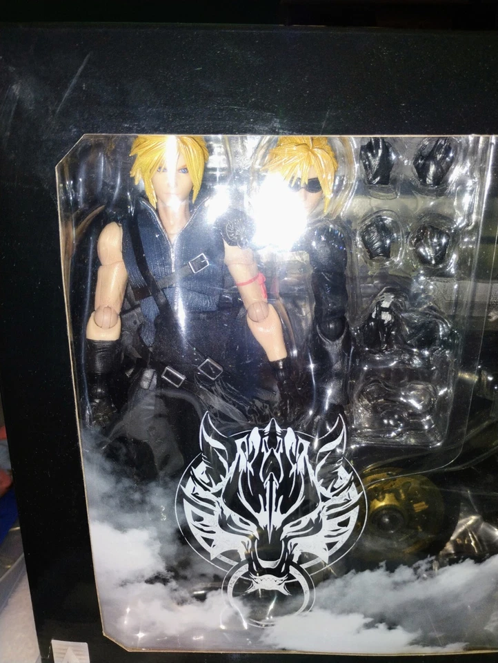 *NUEVO* SquareEnix PlayArts Kai No. 10 FFVII Advent Children Cloud Strife + Fenrir Foto 2 de 4