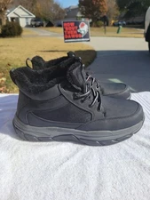 Nortiv 8 men's waterproof hiking/snow boots. Mens Size 9