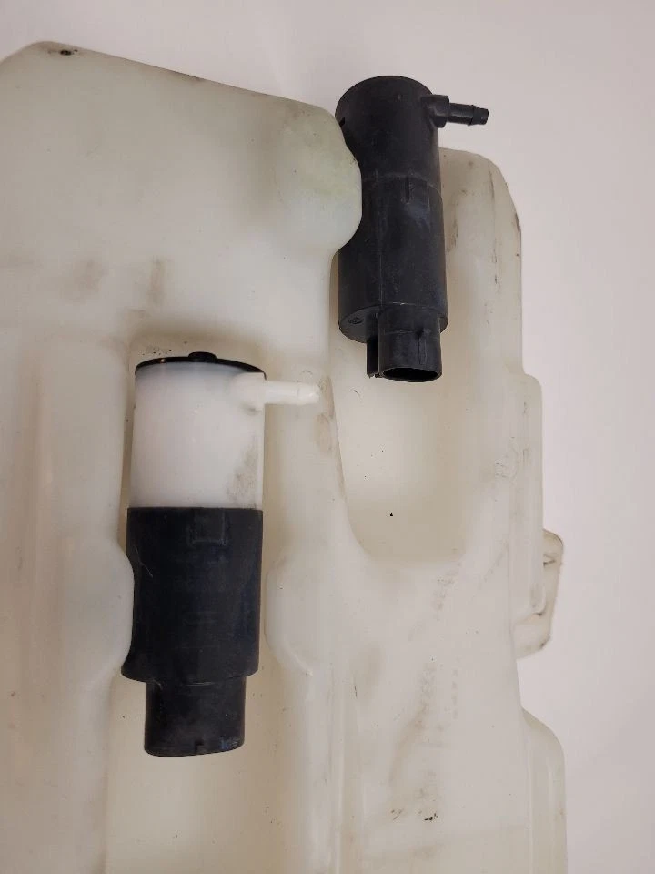 Depósito de lavado Cadillac Escalade 2007 2008 2009 2010 2011 2012 2013 2014 Foto 4 de 4