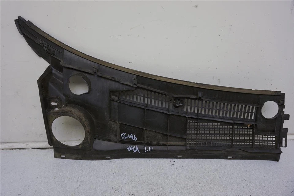 1998-2003 Toyota Sienna Driver Side Cowl Vent Cover 55782-08010 - Image 4 of 4