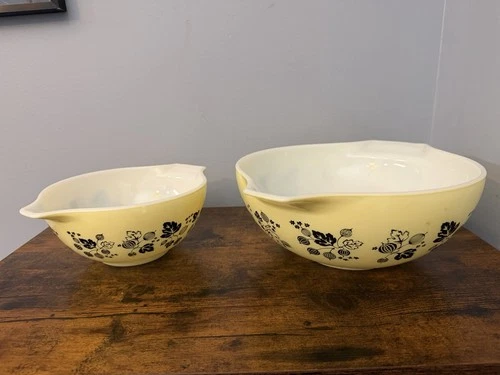 Pair Os Vintage PYREX 444 Yellow & Black Gooseberry Cinderella Mixing Bowls