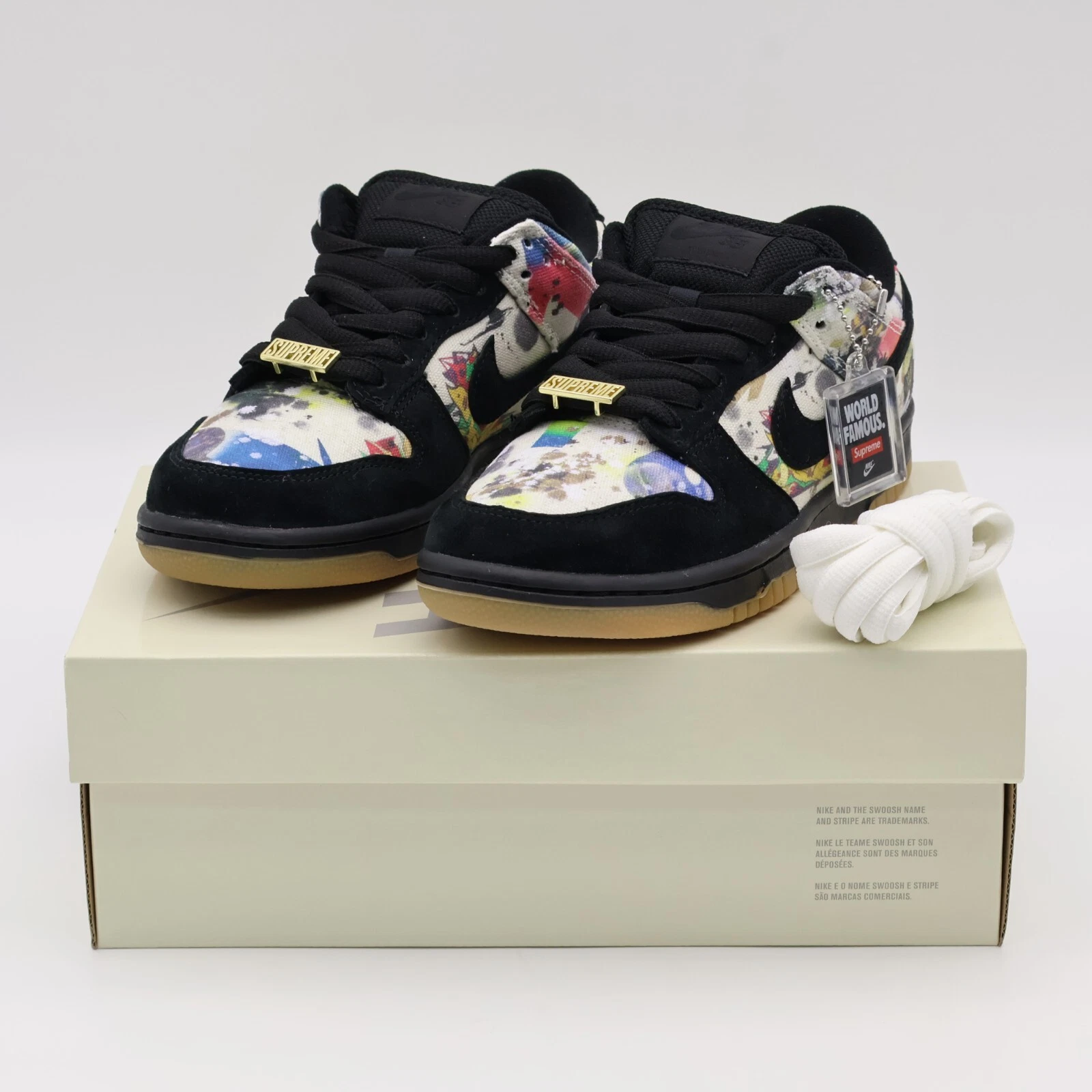 FD8778 001 Supreme × Nike SB Dunk Low Rammellzee (homme)