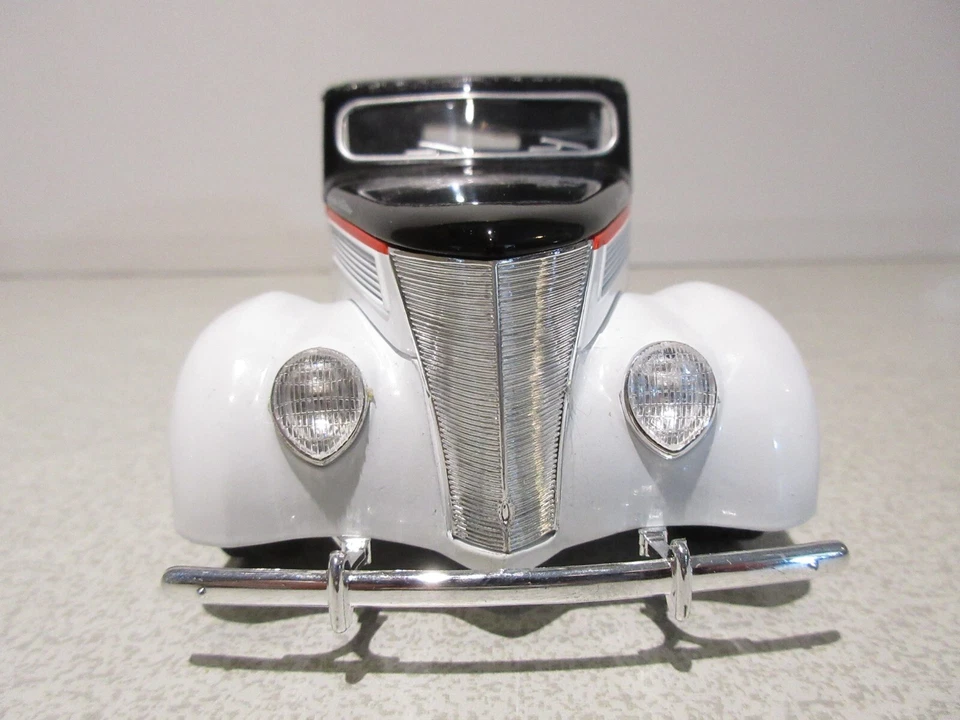 Nuevo 1:25 1937 Ford Street Rod Advance Auto Parts Diecast Bank por SpecCast Foto 3 de 4