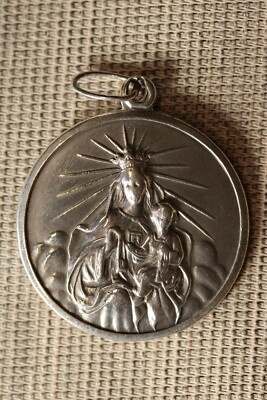 Medaille Virgen del Carmen und Sacrado Heart. Medaille Virgen del Carmen und ...