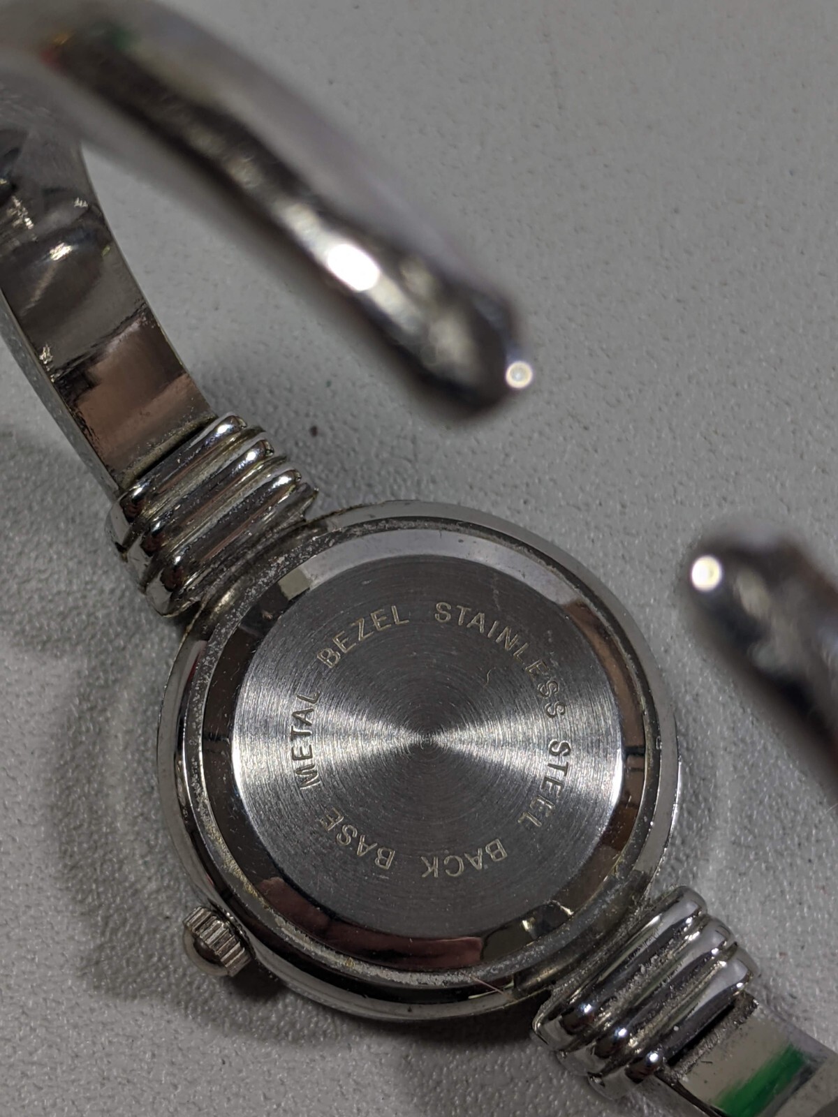 Snow Flake Pattern Dial Silver Tone Round Case 25… - image 5