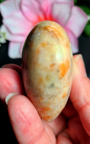 2.4" 125g Gemmy Orange Sunstone Puffy Heart Palm Stone Crystal Stone Carving - Picture 15 of 22