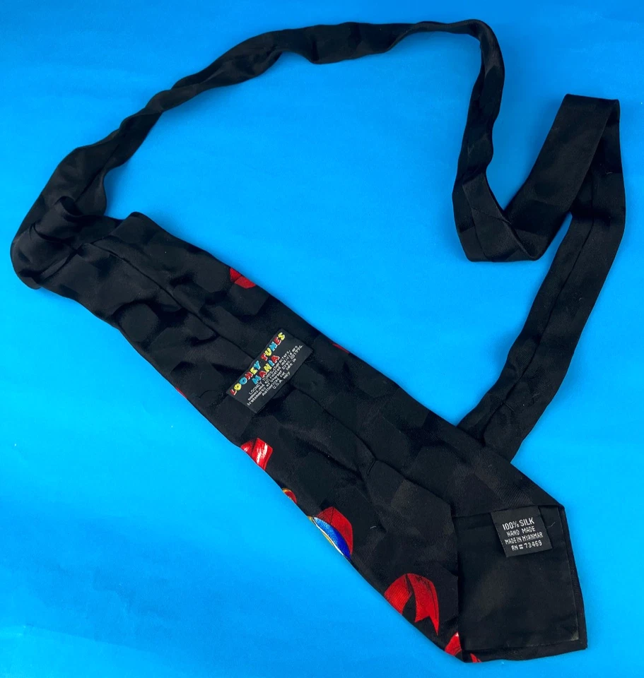 Винтажный рождественский галстук Looney Tunes 60 дюймов Bugs Bunny Daffy Duck Wile E Coyote черный - Изображение 2 из 4